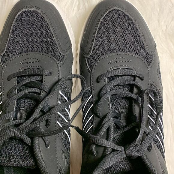 Women's black sneakers size 11.5 casual/running shoes. With memory foam - Picture 2 of 9